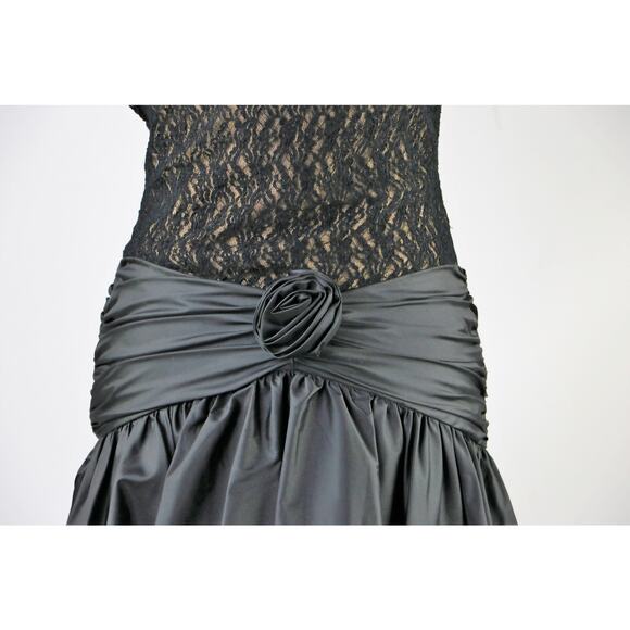 Vintage 1980s Nude Illusion Lace Dress with Drop Waist, Ruffle Bottom Large - Picture 2 of 10